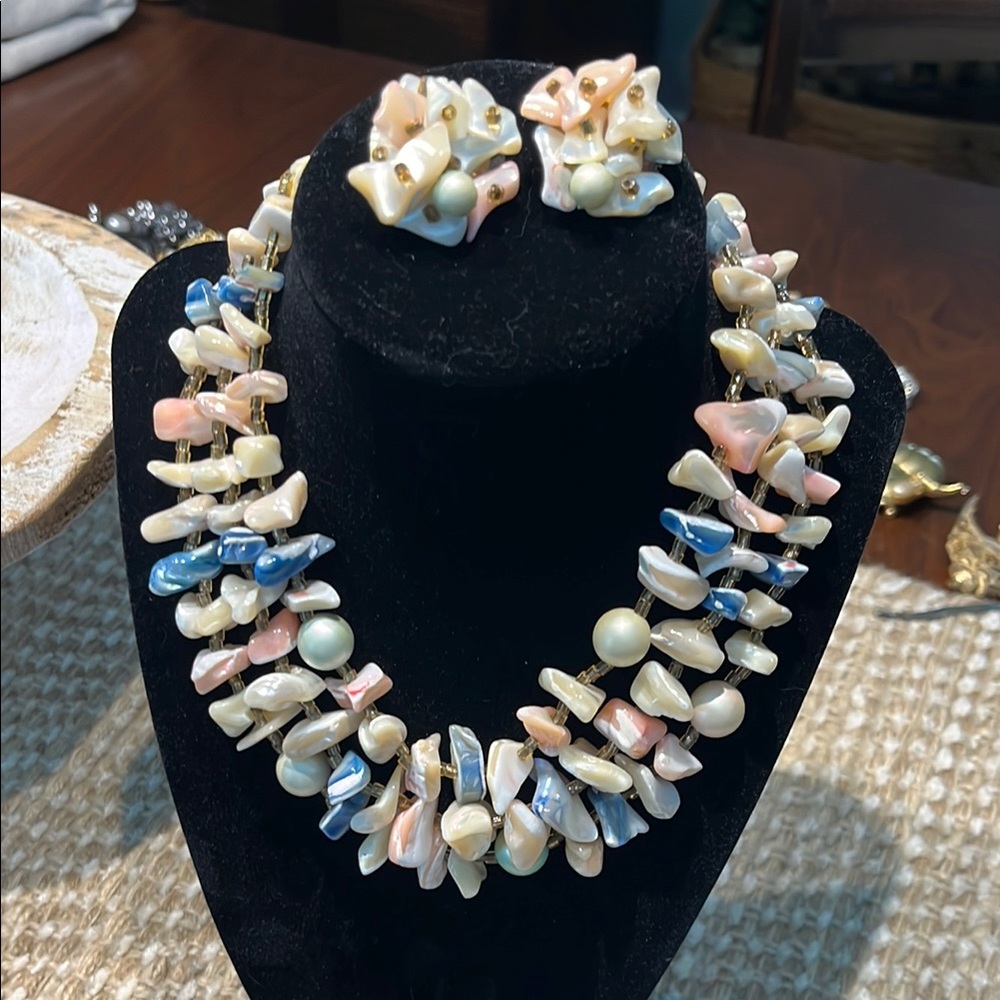 Elegant Multicolor Shell Necklace and Earring Set